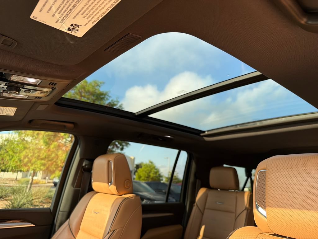 Used 2025 Cadillac Escalade ESV Premium Luxury AWD/4WD image 29