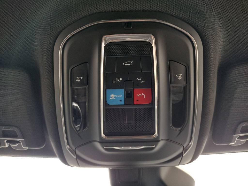 Used 2025 Jeep Grand Cherokee Altitude AWD/4WD image 26