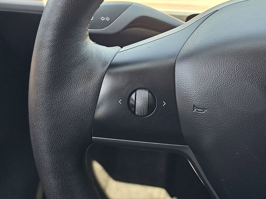 Used 2022 Tesla Model Y Performance AWD/4WD image 31