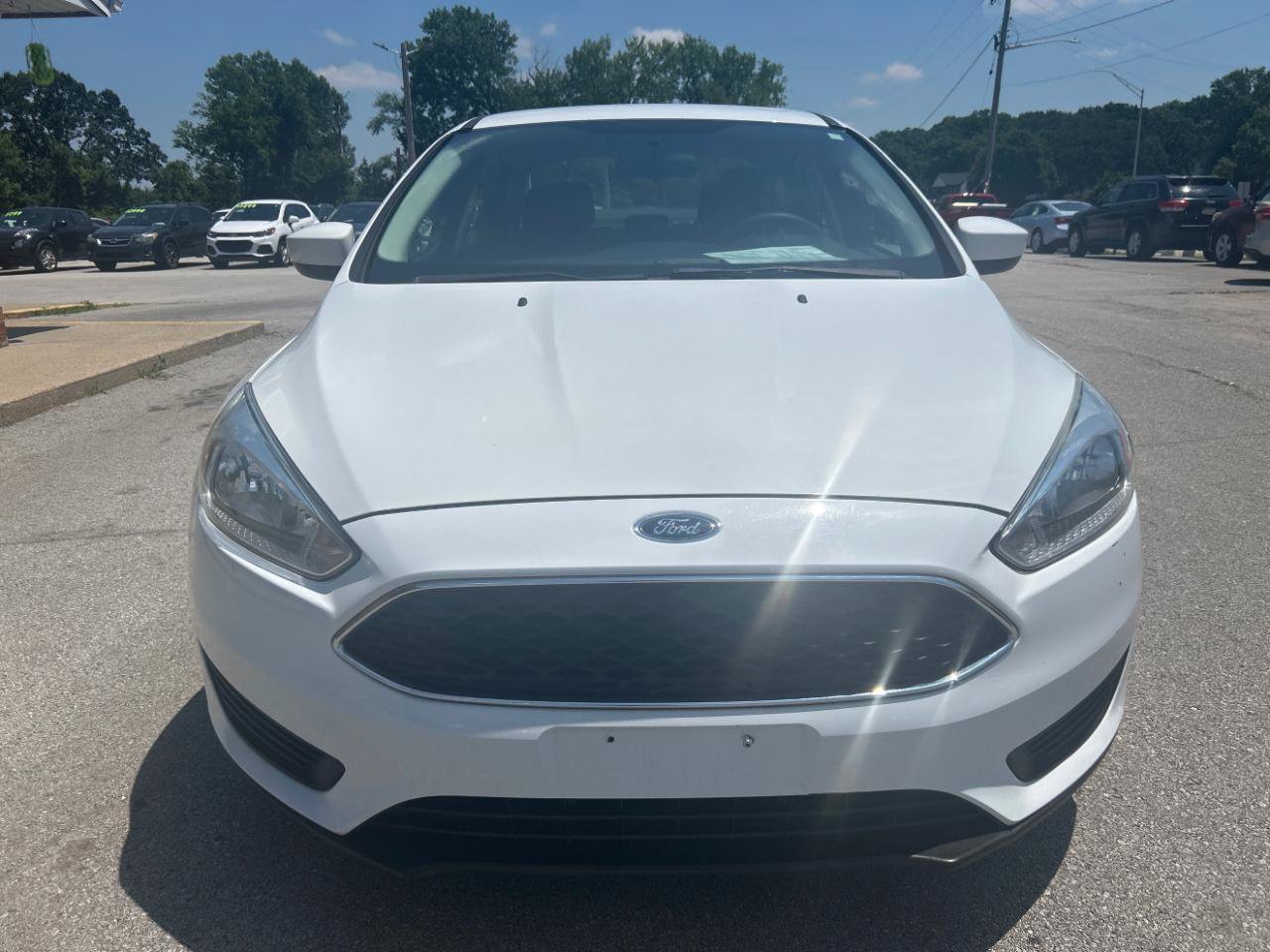 Used 2018 Ford Focus SE FWD image 2