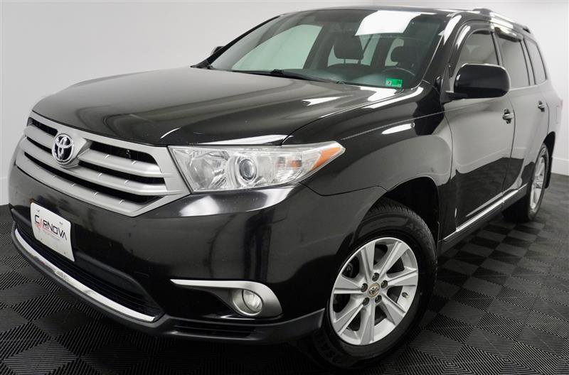 Used 2011 Toyota Highlander SE w/ Tow Pkg AWD/4WD image 2