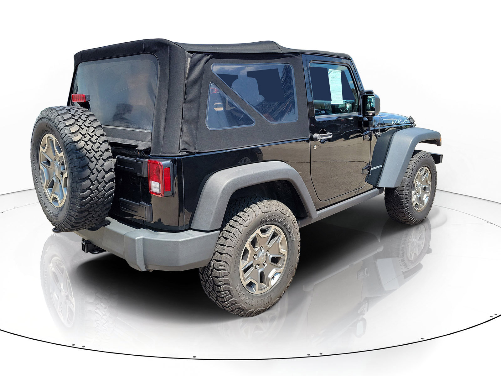 Used 2015 Jeep Wrangler Rubicon w/ Power Convenience Group AWD/4WD image 3