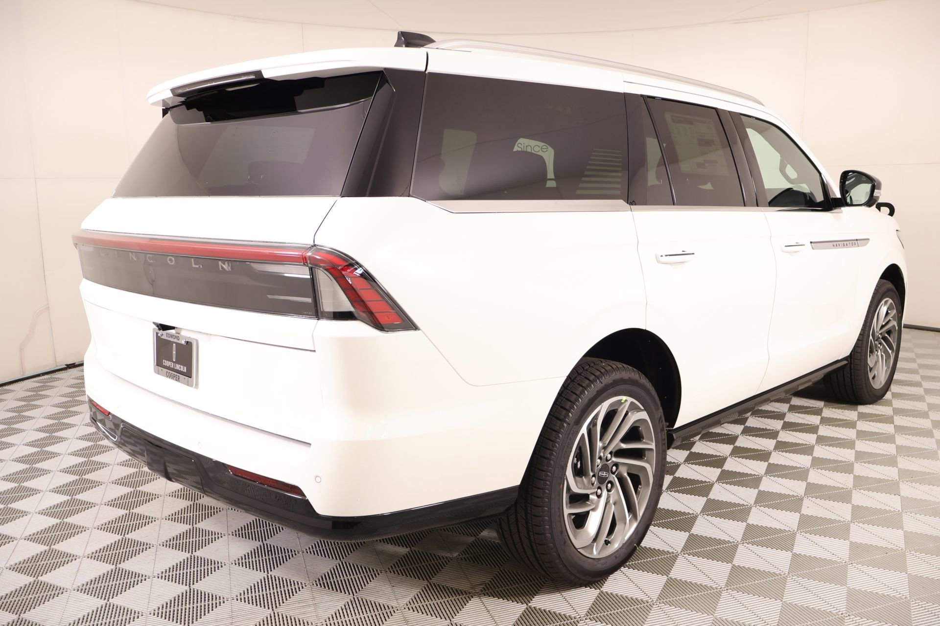 New 2026 Lincoln Navigator Reserve image 23