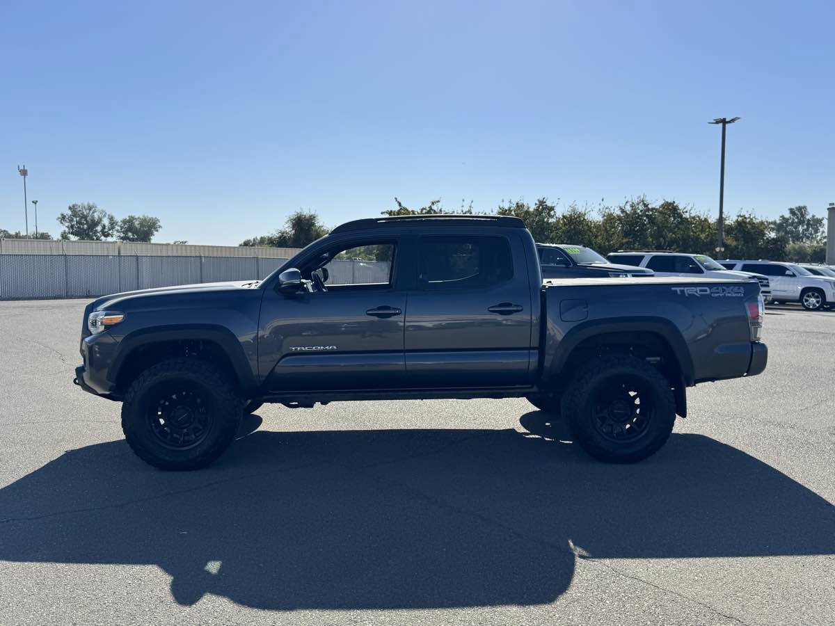 Used 2020 Toyota Tacoma TRD Off-Road w/ Technology Package AWD/4WD image 8