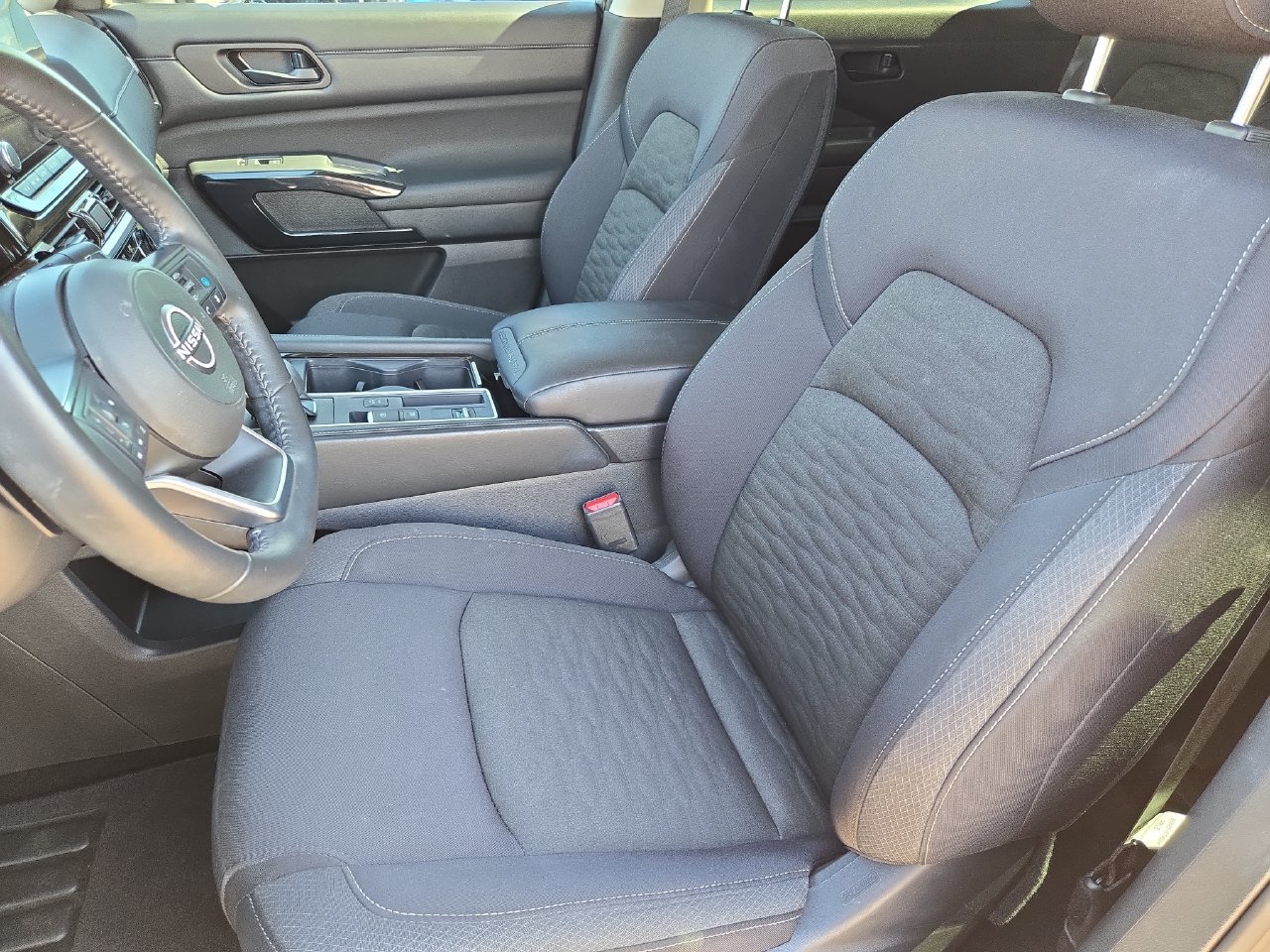 Used 2025 Nissan Pathfinder SV FWD image 15