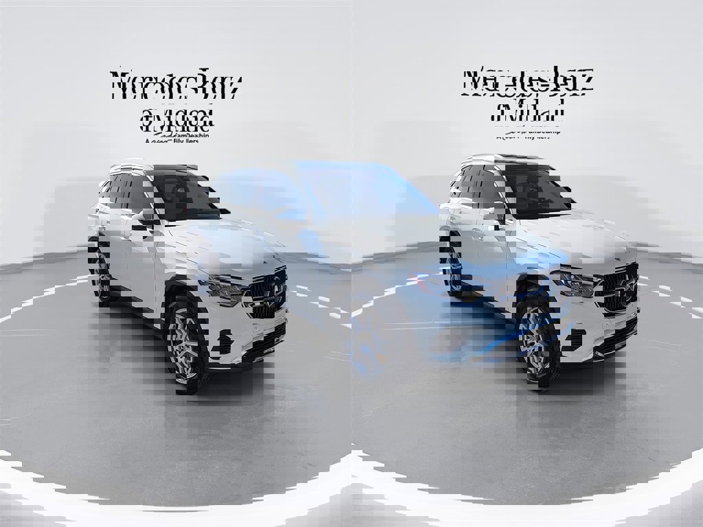 Used 2025 Mercedes-Benz GLC 300 4MATIC image 2