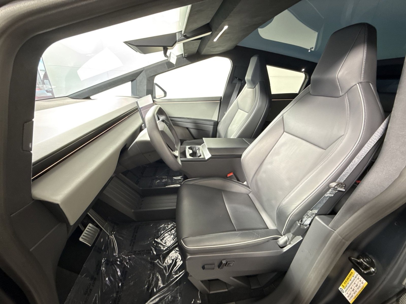 Used 2025 Tesla Cybertruck AWD Crew Cab image 13