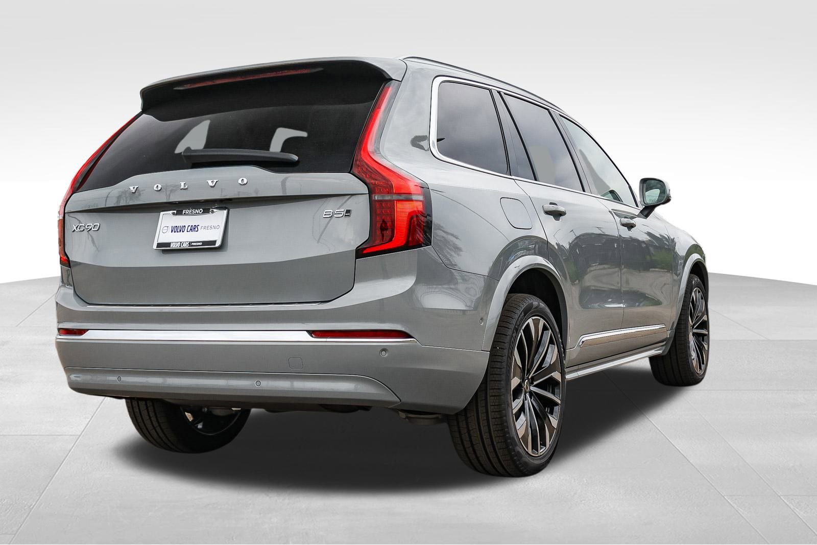 New 2026 Volvo XC90 B5 Plus w/ Protection Package image 5