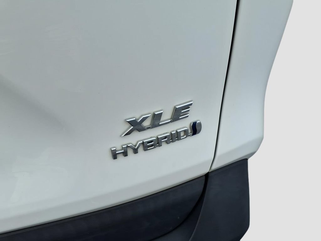 Used 2022 Toyota RAV4 XLE w/ Convenience Package AWD/4WD image 10