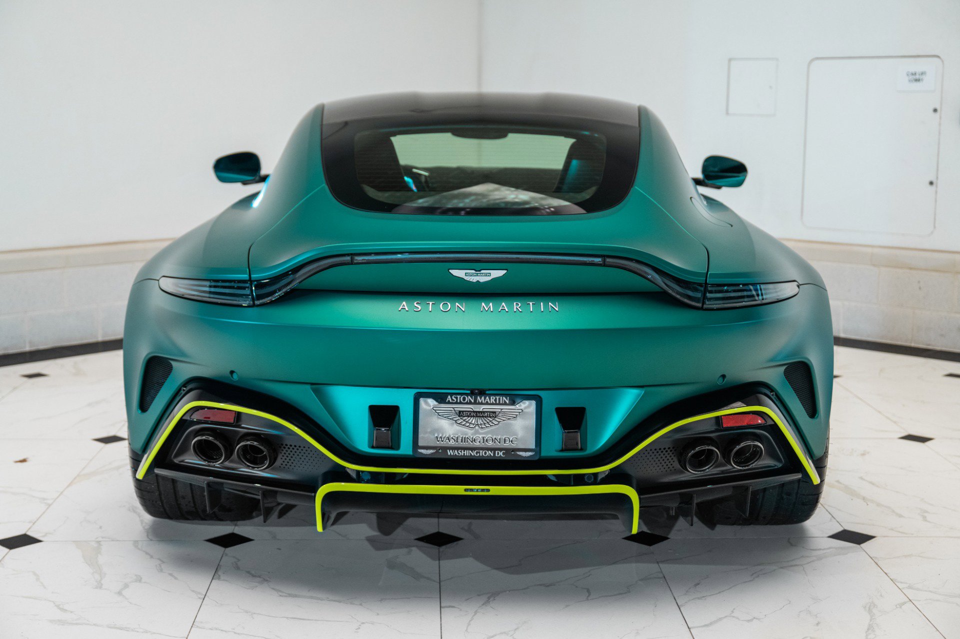 Used 2025 Aston Martin V8 Vantage Coupe image 39