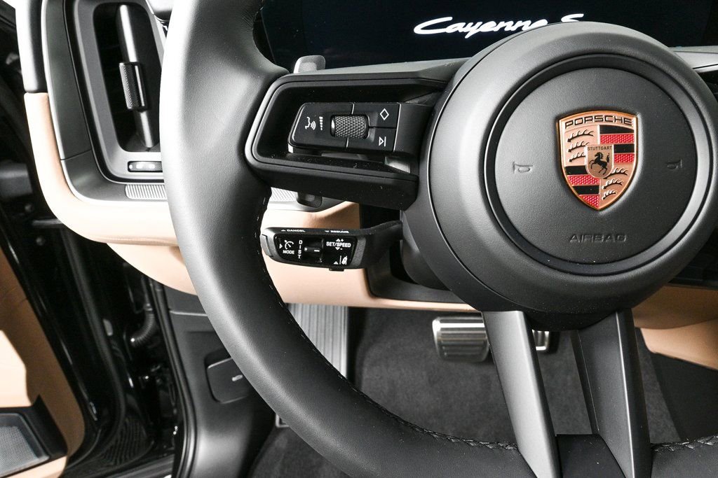 Used 2025 Porsche Cayenne S image 12