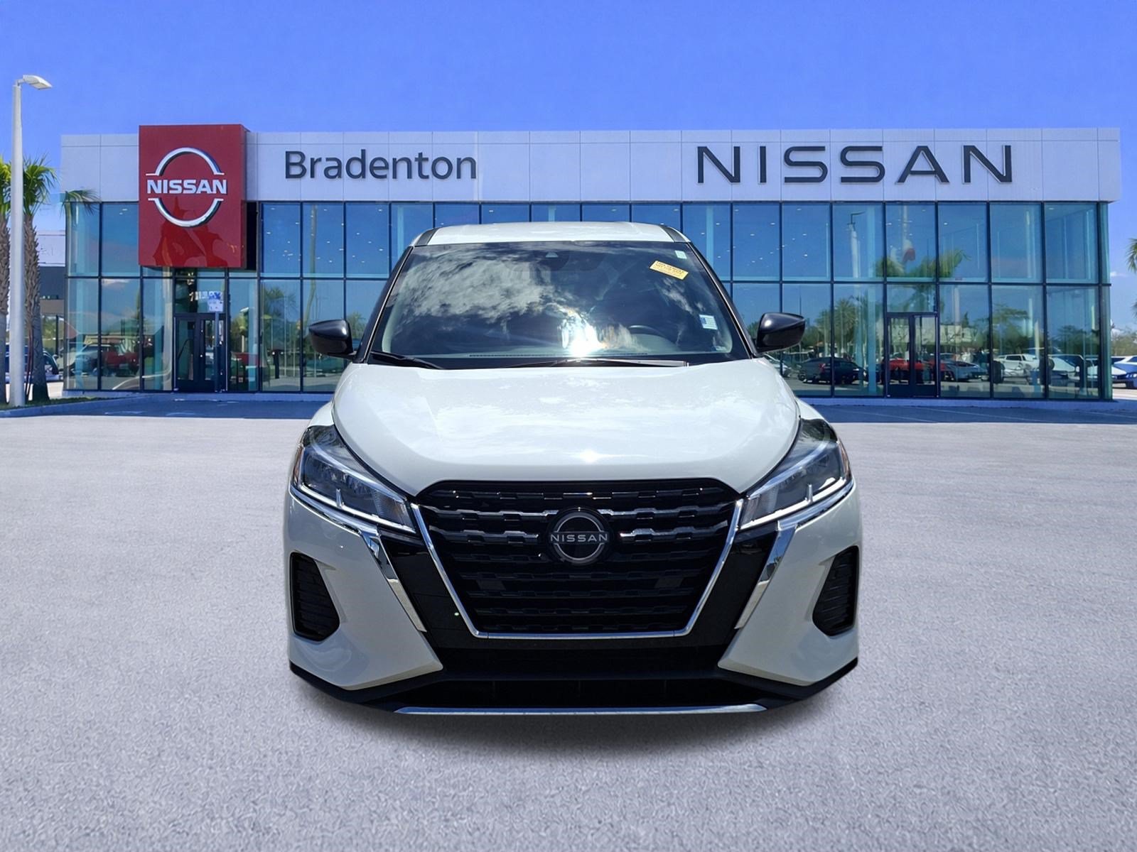 Certified 2025 Nissan Kicks Play S FWD image 2