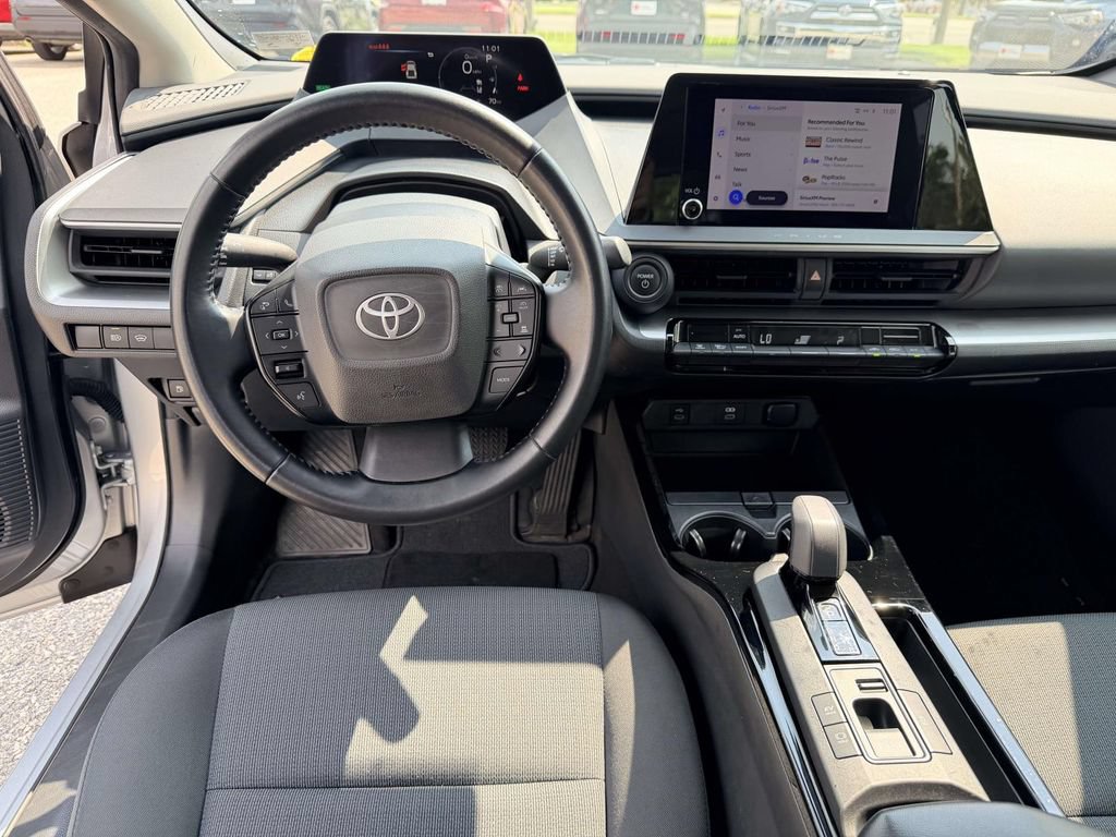 Used 2024 Toyota Prius LE FWD image 2