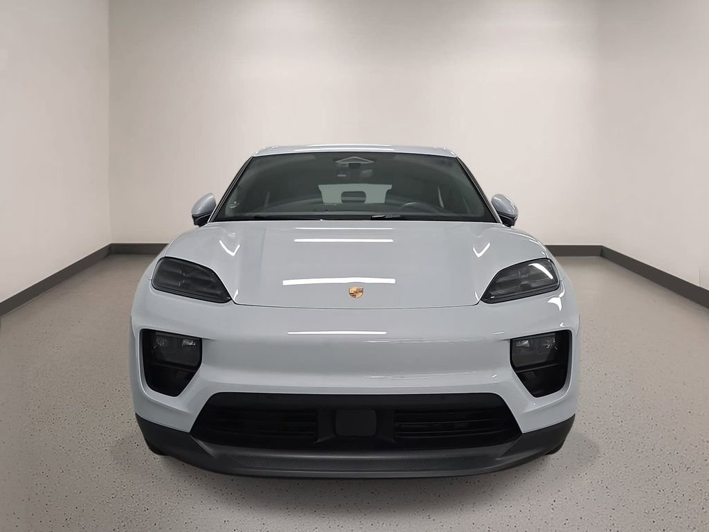 Certified 2025 Porsche Macan Electric RWD image 9