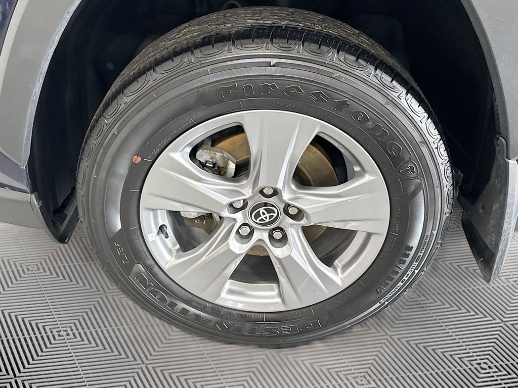 Used 2024 Toyota RAV4 XLE AWD/4WD image 32