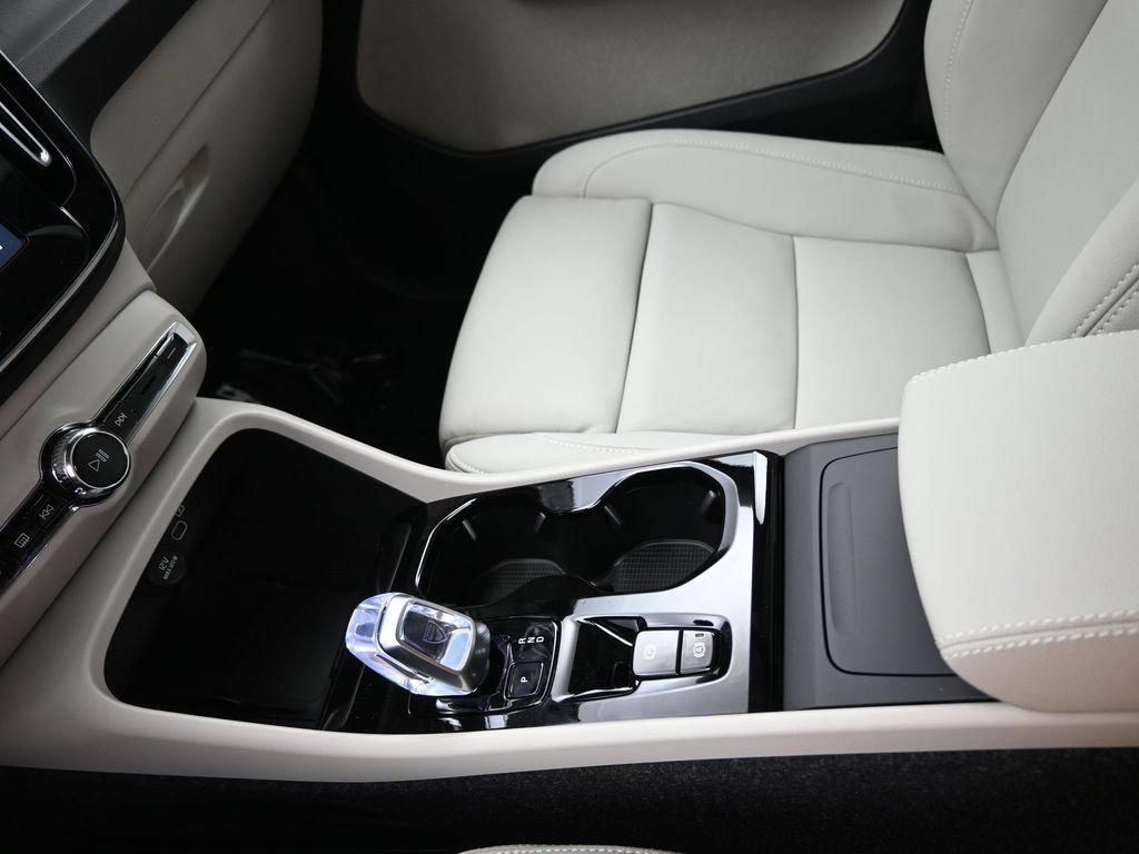 New 2026 Volvo XC40 B5 Ultra w/ Climate Package AWD/4WD image 16