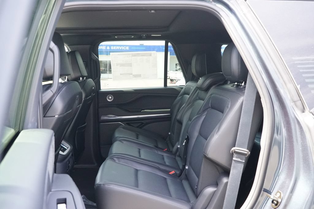 New 2026 Lincoln Navigator Reserve w/ Jet Appearance Package AWD/4WD image 11