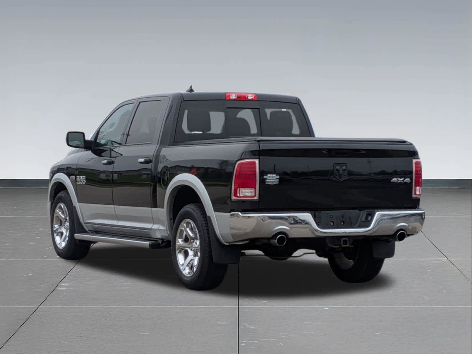 Used 2016 RAM 1500 Laramie w/ Convenience Group AWD/4WD image 4