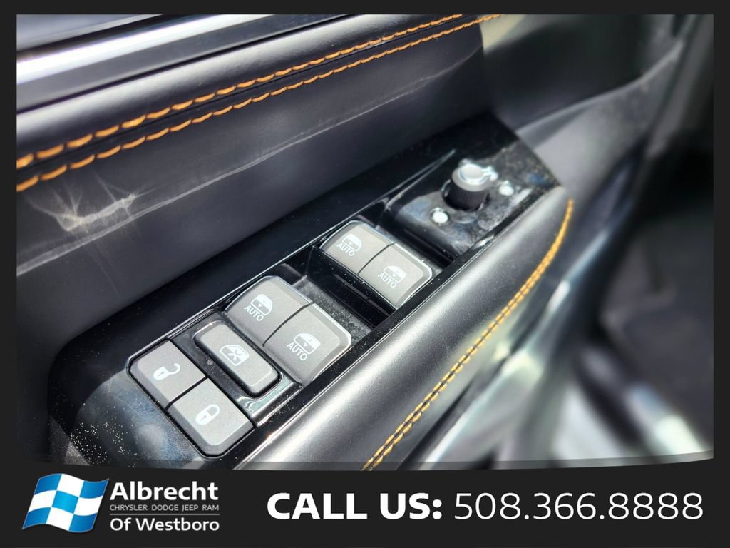 Used 2024 Jeep Grand Wagoneer L Series III AWD/4WD image 19
