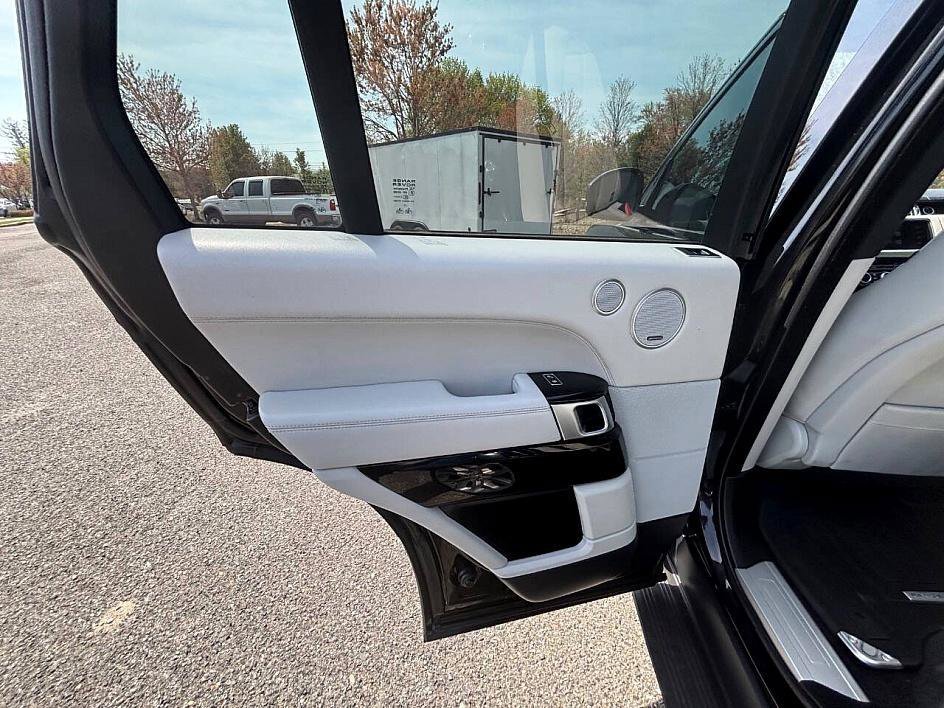 Used 2016 Land Rover Range Rover Supercharged image 18