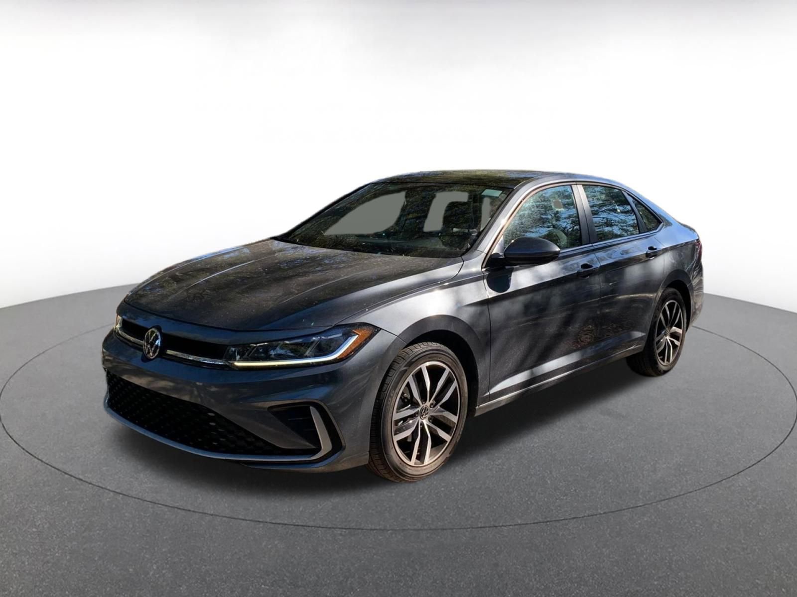 Used 2025 Volkswagen Jetta SE image 3