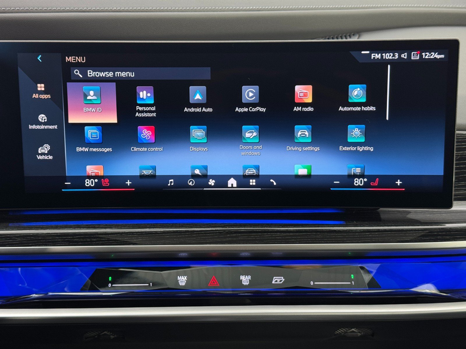 Used 2024 BMW 740i w/ Premium Package 2 RWD image 29