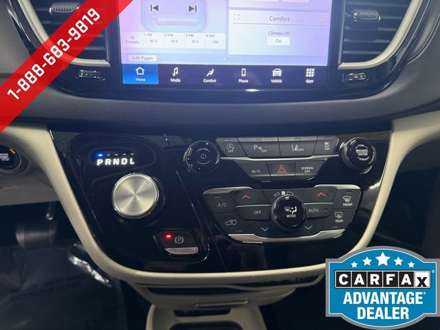 Used 2023 Chrysler Pacifica Touring-L FWD image 4