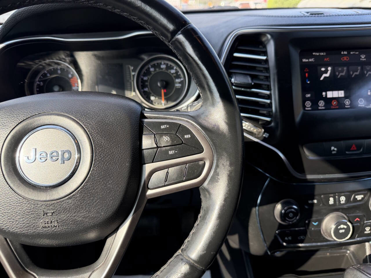 Used 2019 Jeep Cherokee Latitude Plus image 24