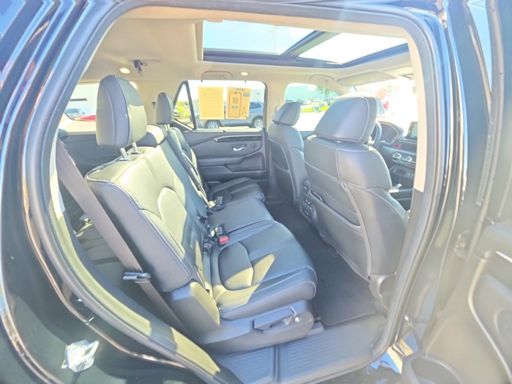 Certified 2024 Honda Pilot Touring image 32
