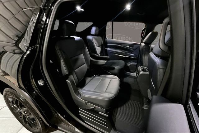 New 2026 Chevrolet Traverse LT w/ Midnight/Sport Edition AWD/4WD image 11