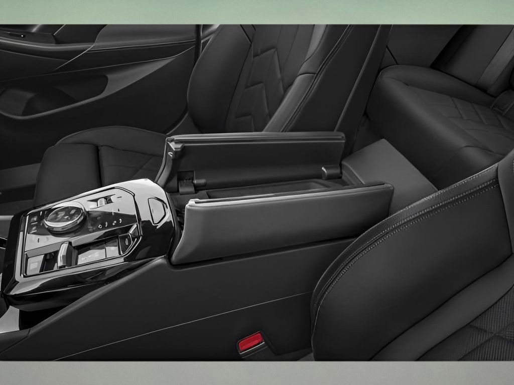 Used 2025 BMW 530i xDrive image 17