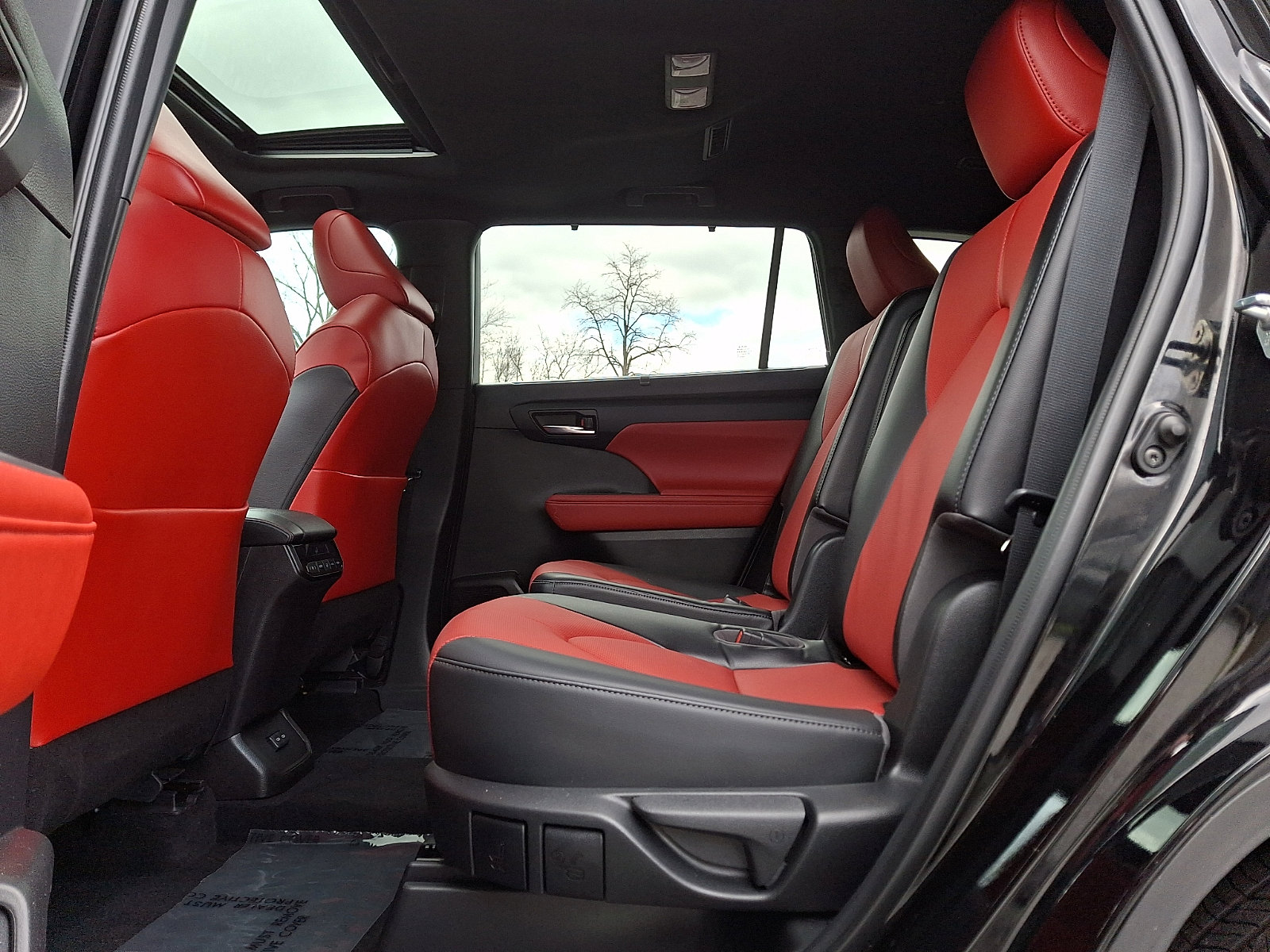 Used 2022 Toyota Highlander XSE image 10