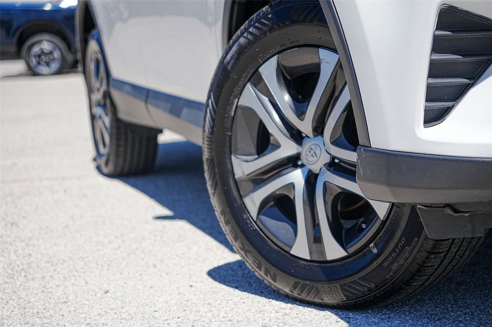 Used 2016 Toyota RAV4 LE image 2