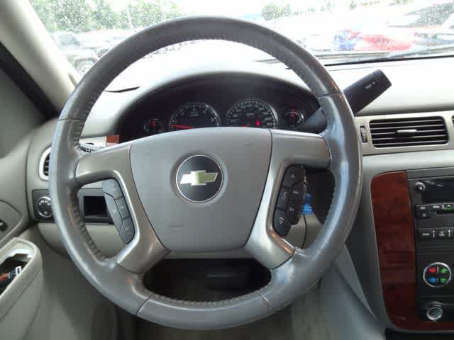 Used 2014 Chevrolet Suburban LT RWD image 15