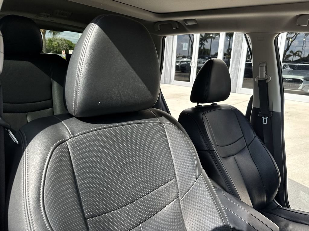 Used 2020 Nissan Rogue SL w/ Premium Package image 46