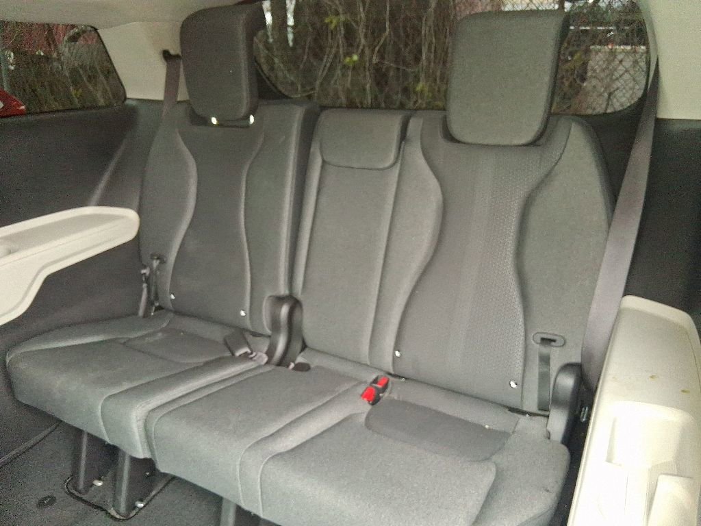 Used 2023 Kia Carnival LX FWD image 19