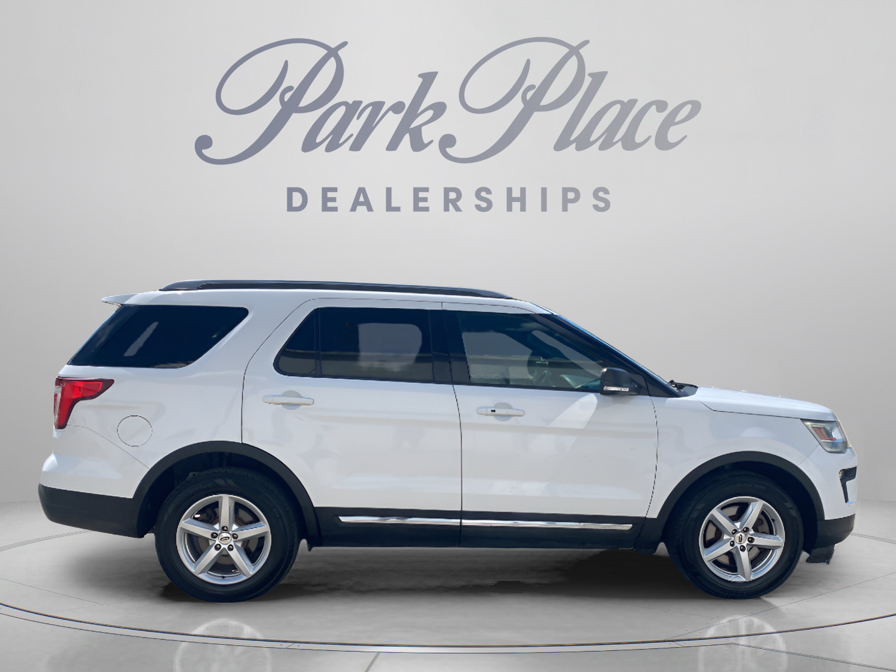 Used 2019 Ford Explorer XLT w/ Equipment Group 201A FWD image 7