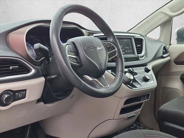 Used 2022 Chrysler Voyager LX FWD image 10