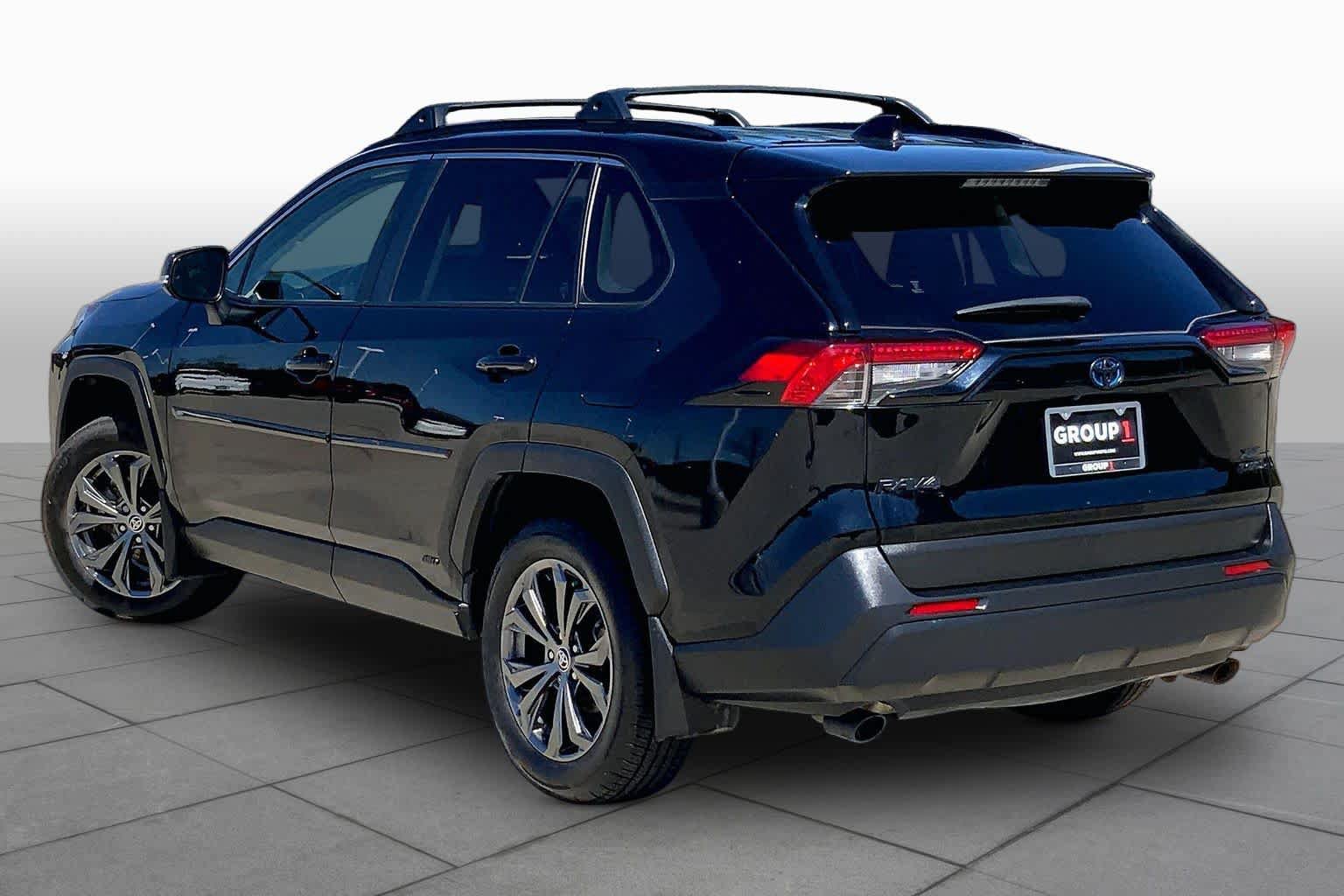 Used 2022 Toyota RAV4 XLE Premium AWD/4WD image 12