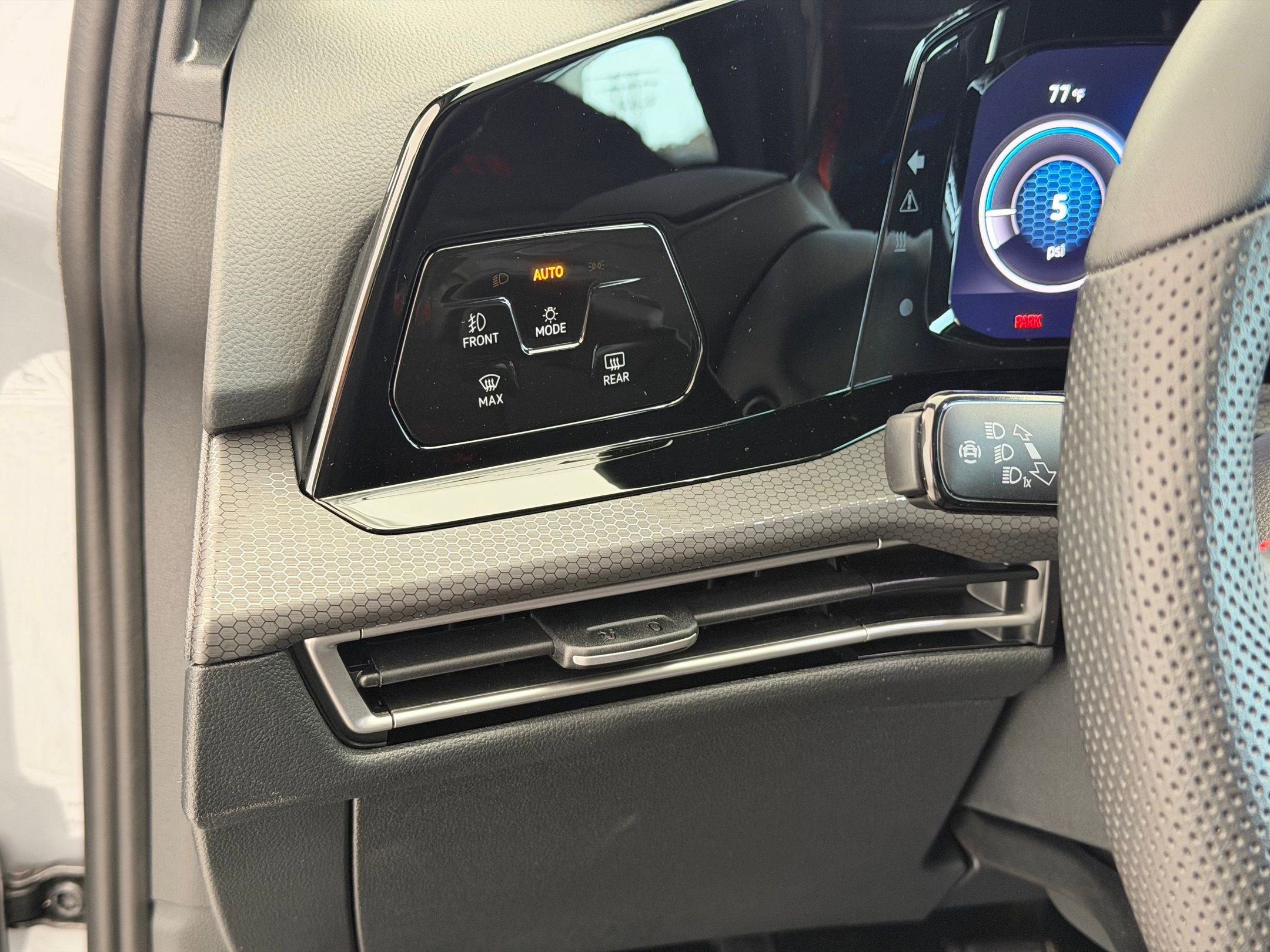 Used 2024 Volkswagen GTI SE w/ MDO Package image 18