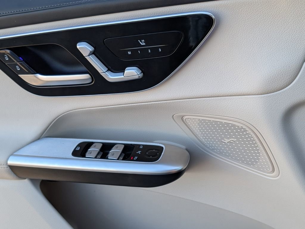 Used 2025 Mercedes-Benz GLC 300 image 29