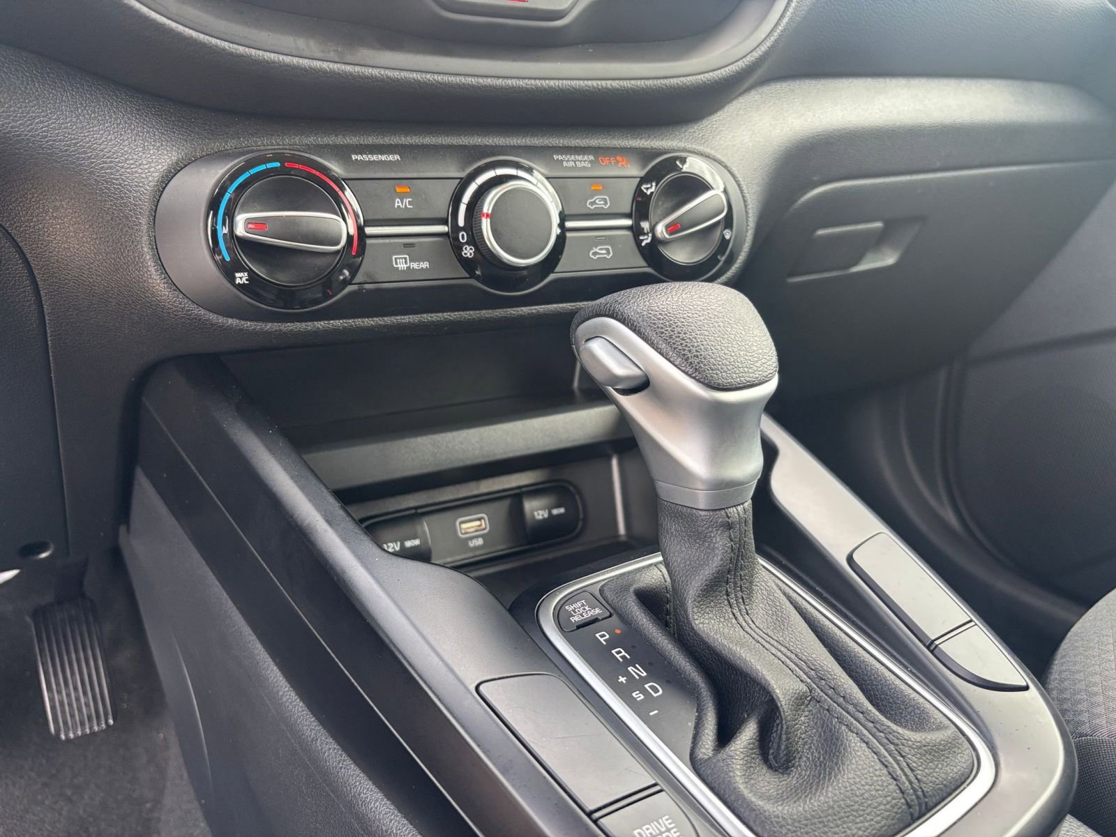 Used 2025 Kia Soul LX w/ LX Technology Package FWD image 39