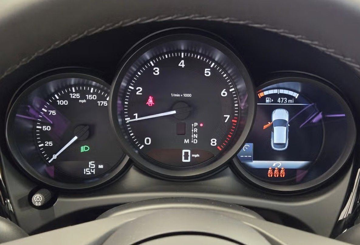 Certified 2025 Porsche Macan AWD/4WD image 15