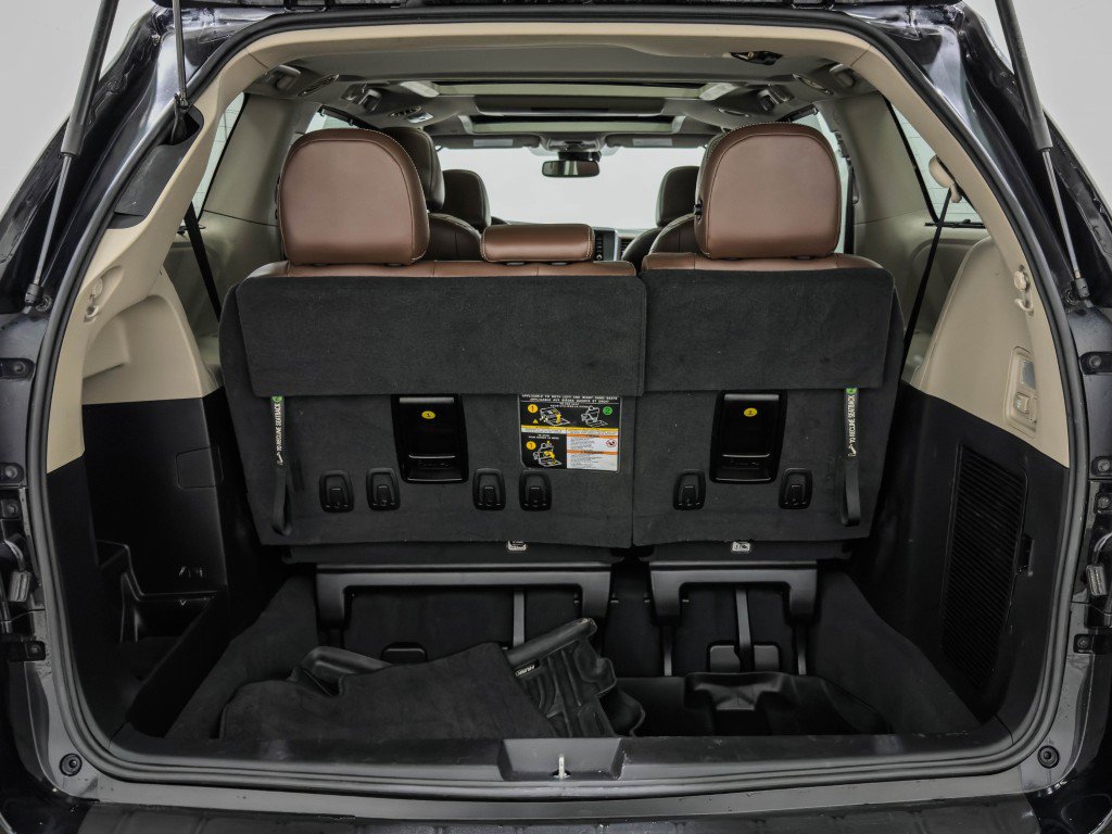Used 2020 Toyota Sienna Limited Premium w/ Carpet Mat Package AWD/4WD image 8