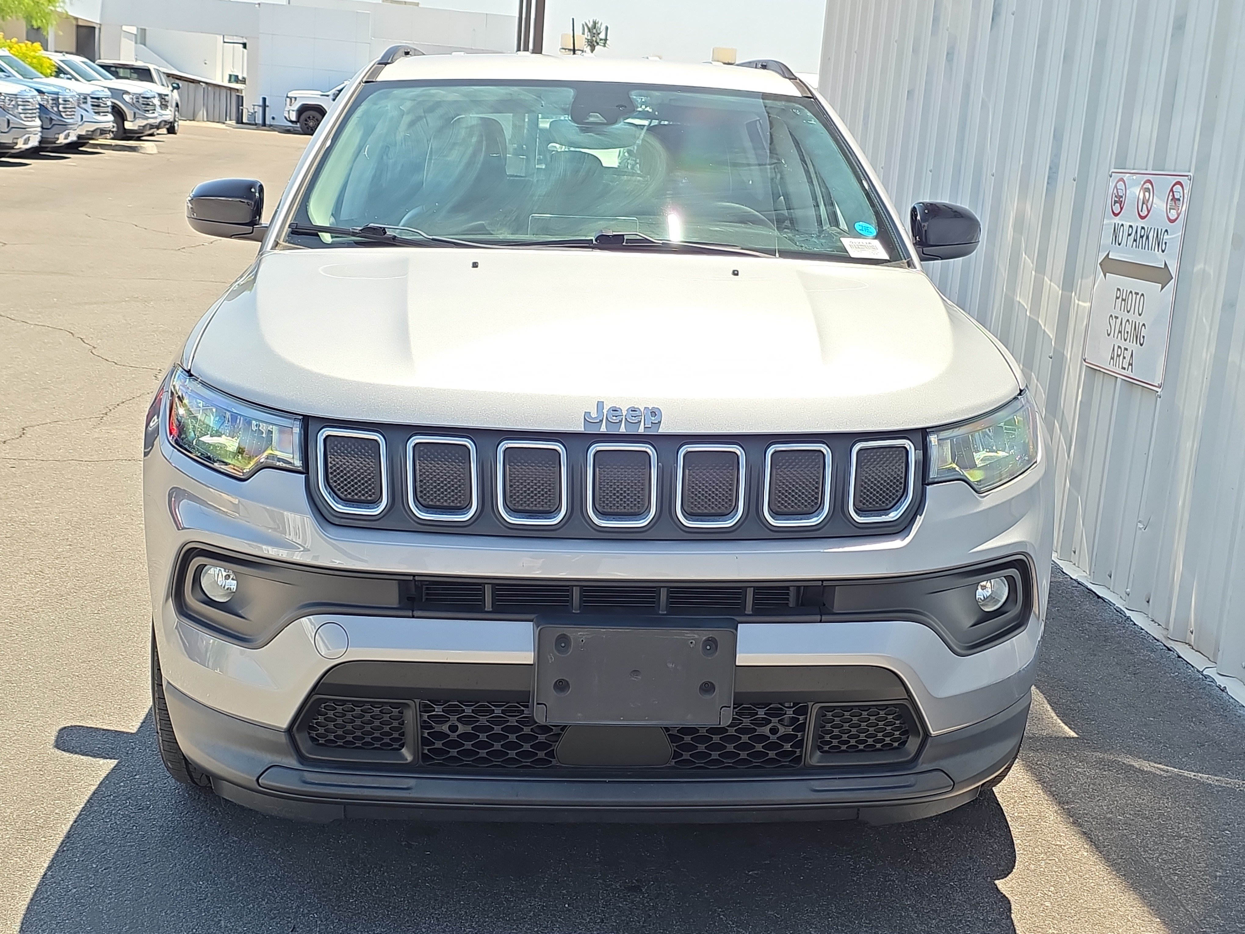 Used 2022 Jeep Compass Latitude FWD image 2