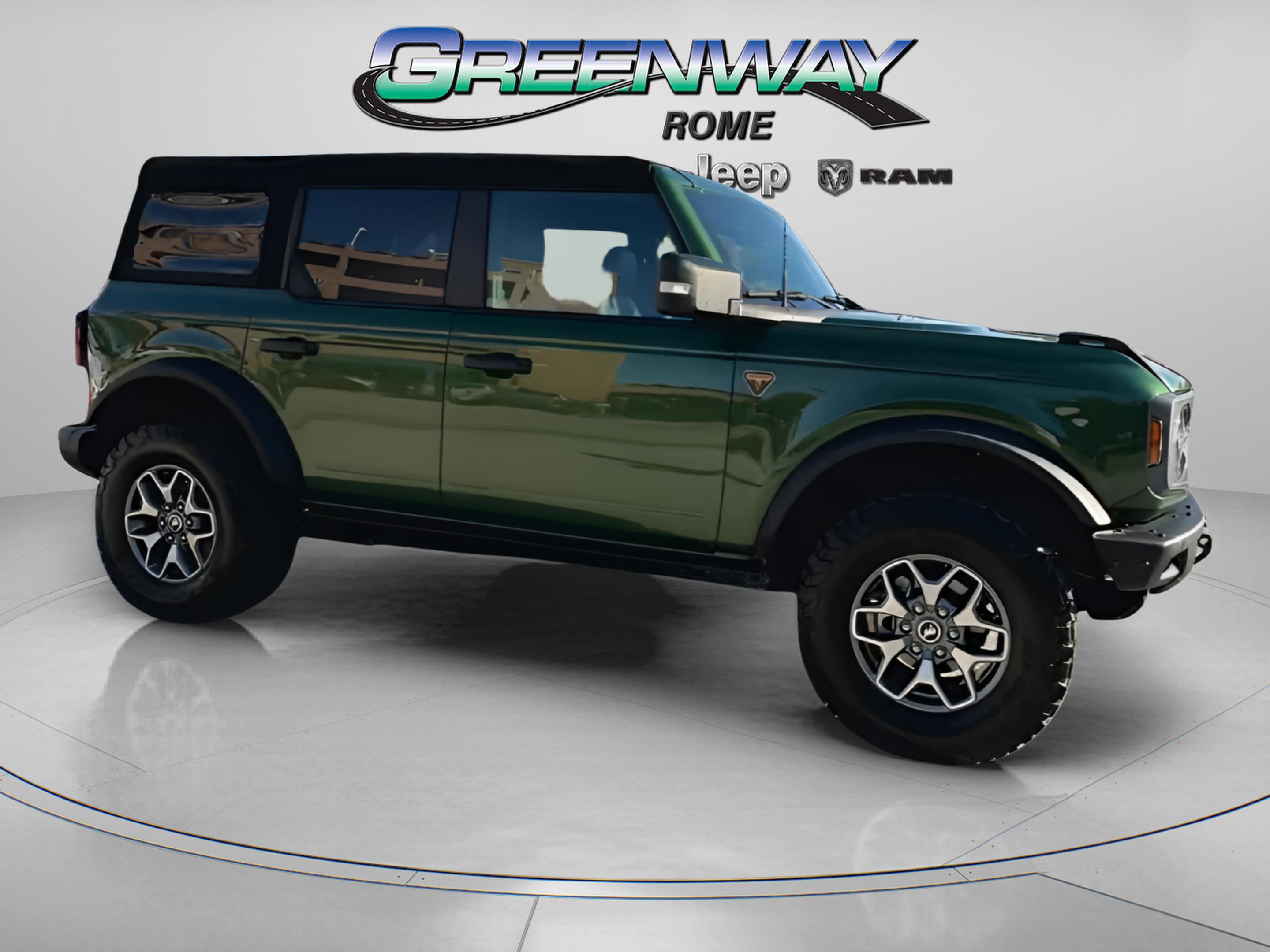 Used 2025 Ford Bronco Badlands image 9