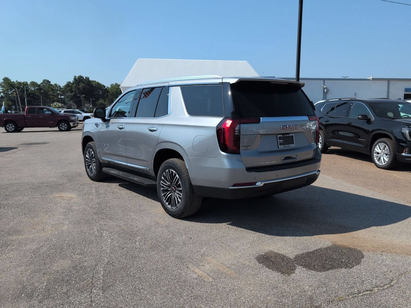 New 2026 GMC Yukon Elevation AWD/4WD image 3