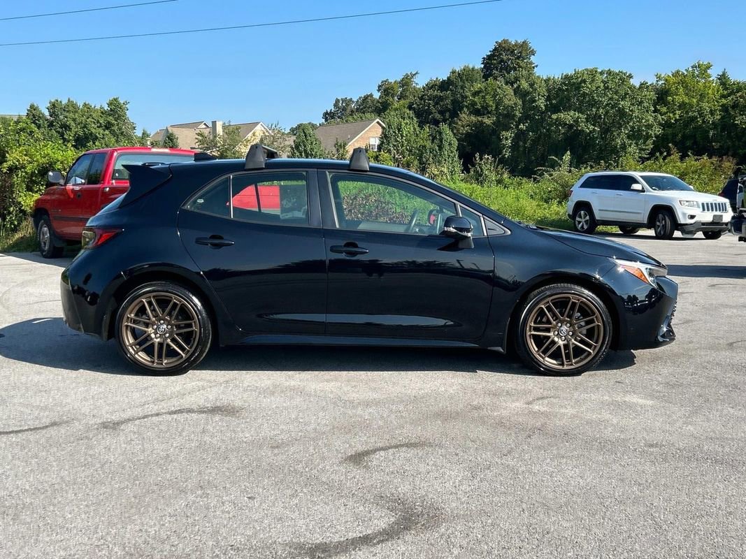 Used 2025 Toyota Corolla SE image 2