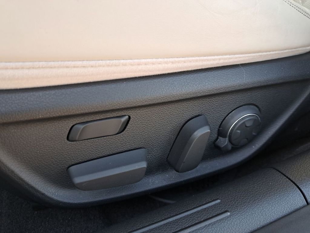 Used 2022 Genesis G70 3.3T image 20