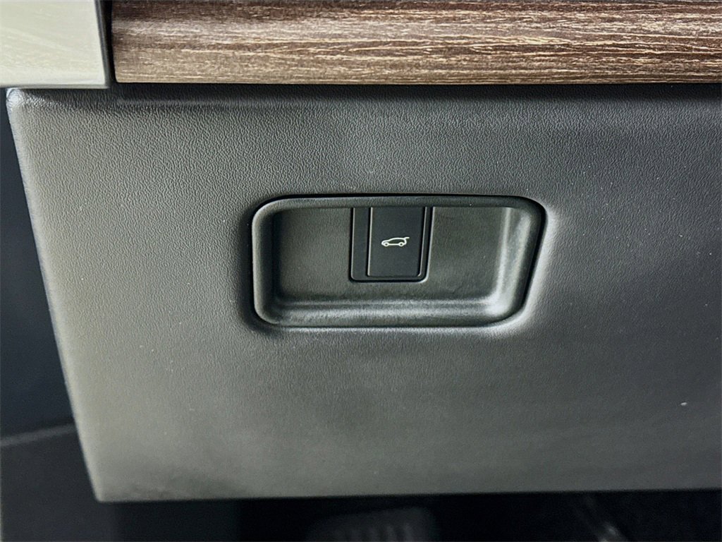 Used 2023 Land Rover Range Rover SE image 11